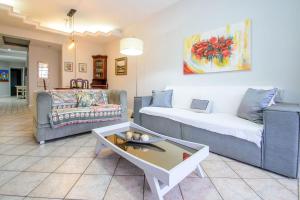 Amplo apto 50m da praia c churrasqueira VK0800