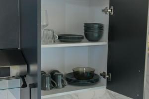 1br,Gym, pool, Klb Hse, BB court