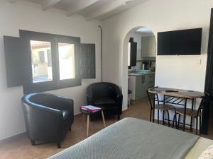 The Courtyard Studio Apartments