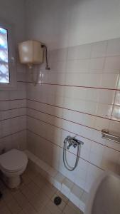 Entire house 100m from the beach