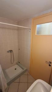 Entire house 100m from the beach