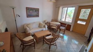 Entire house 100m from the beach