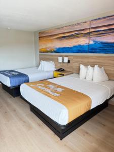 Deluxe Double Room with Two Double Beds - Non-Smoking room in Days Inn by Wyndham Shorter