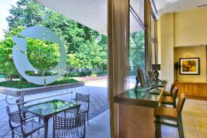 Stylish 2BR Apartment Close to DC Attractions