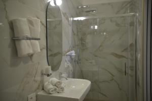 King Room with Spa Bath