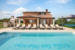 Villa San Martino With Heated Pool , Outside Jacuzzi & Hydromassage bathub