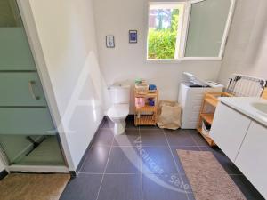 T2 moderne avec terrasse, WiFi et place de parking