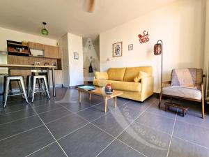 T2 moderne avec terrasse, WiFi et place de parking