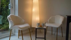 Stunning Beckenham Home w Driveway and Pool table