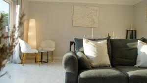 Stunning Beckenham Home w Driveway and Pool table