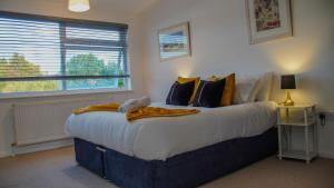 Stunning Beckenham Home w Driveway and Pool table