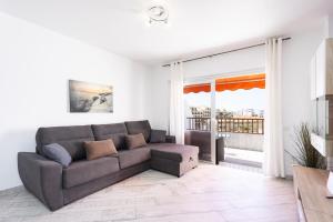 Bright & Elegant Duplex with Terrace and Pool, Just Steps from Puerto Colón