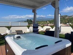 Holiday house ice honey