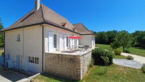 Villa avec piscine privée, grand parc au calme et vue - Bergerac