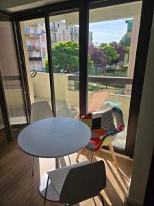 Appartements Fully-equipped large studio with terrace : photos des chambres