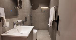 شقق مخدومة علي طريق الملك فهد الرياض