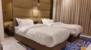 شقق مخدومة علي طريق الملك فهد الرياض