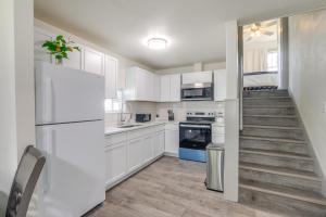 4 Mi to Dtwn Charming Retreat in Wichita!