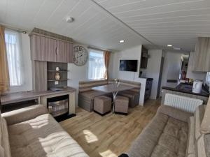 The Retreat Gold - Lido Beach Prestatyn