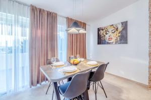 Dimora 2 BDR apartment with free private parking