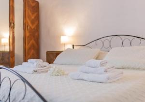 Camera tra le Cinque Terre, Camogli e Portofino. Vista valle e scorcio mare allorizzonte