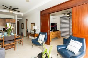 3 Adults or 2 Adults plus 2 Kids 1 block from Ocean