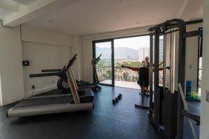 3 Adults or 2 Adults plus 2 Kids 1 block from Ocean