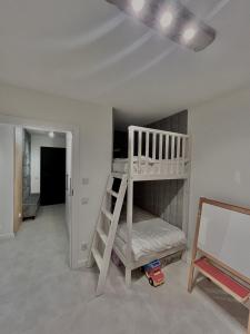 Schronisko Zmysłów - Apartament 4