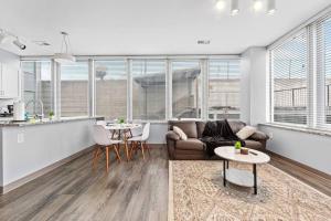 Near DT & CLE Clinic Queen Bed Wi-Fi Parking