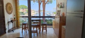 T2 avec Vue Magique sur la Marina - Wifi et Parking privé gratuits