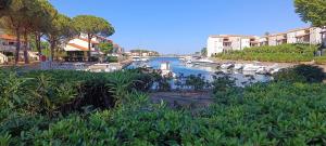 T2 avec Vue Magique sur la Marina - Wifi et Parking privé gratuits