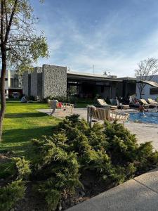 HERMOSA CASA CON JACUZZI Y Alberca