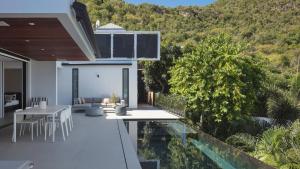 Bright Home With Private Heated Pool