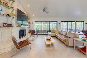 4BR Secluded Home with Covered Pool