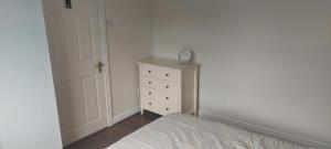 0ne bed house on private road