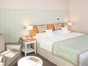 Doppelzimmer Landseite mit Balkon room in Travel Charme Kurhaus Binz