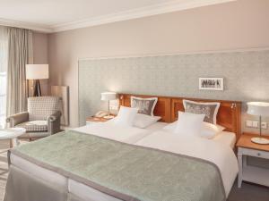 Deluxe Double Room with Side Sea View room in Travel Charme Kurhaus Binz