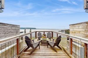 Studio Overlooking Saratoga Passage and Cascade Mtns