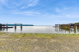 Studio Overlooking Saratoga Passage and Cascade Mtns