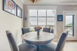 Studio Overlooking Saratoga Passage and Cascade Mtns