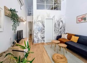 Comfy loft, 6 metro stops from downtown, AC & WiFi