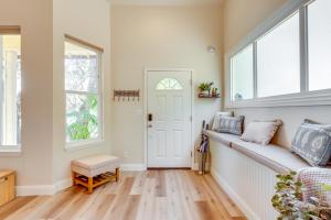 Clear Lake Getaway with Dock Access and Shared Yard!