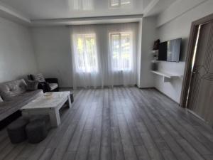 Nutsa House