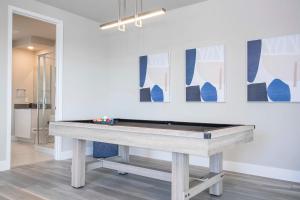 Stylish 5BR Villa - Pool Table - Near Disney Parks