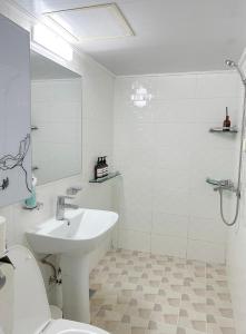 광안리해변도보1분 거실1방2 최대6인 도심속조용한숙소