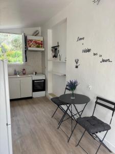 Maisons de vacances Love zen et spa : Maison 1 Chambre