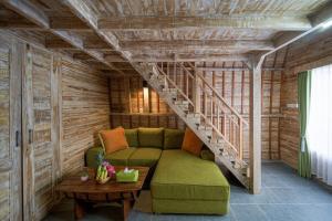 Lumbung Style Studio with Pool, 10 mins to the beach