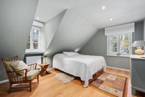 GUT KLETKAMP "Försterei" - Freistehendes Backsteinhaus mit 4 Schlafzimmern ruhig am Waldrand gelegen I Kamin I Garten & Terrasse I 15 Min zur Ostsee I 3 Bäder I Küche I Parkplatz I WLAN