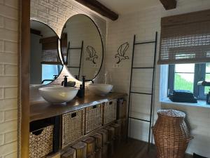 Chata Lipno s vinným sklepem a mechovým interiérem