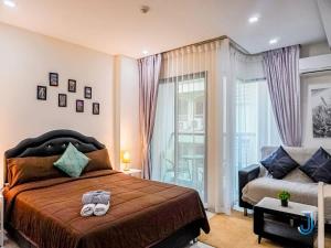 Well furnished condo with balcony